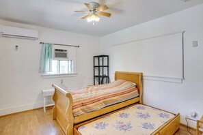 1 bedroom, iron/ironing board, Internet, bed sheets