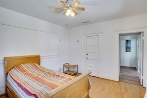 1 habitación, tabla de planchar con plancha, wifi y ropa de cama 