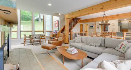 Indoor Hot Tub: Sugarbush Retreat on Lincoln Peak