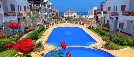 حمّام سباحة خارجي موسمي