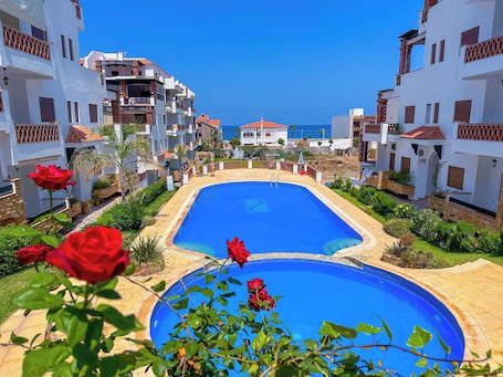 季节性开放的室外游泳池