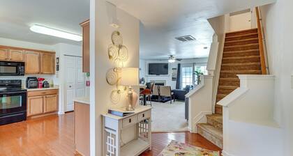 6 Mi to Dtwn Raleigh: Townhome w/ Fenced Patio!