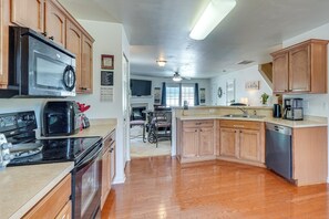 Fridge, microwave, stovetop, dishwasher