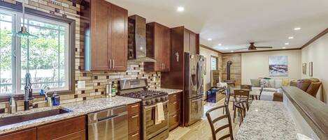 Fridge, microwave, stovetop, dishwasher