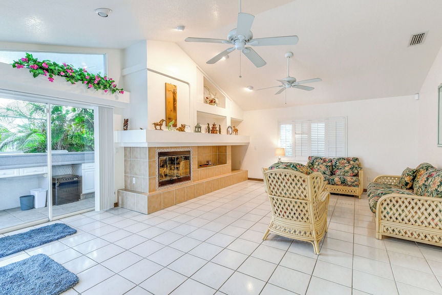 Pool & Dock! Canal-front Port Charlotte Home - Port Charlotte, FL
