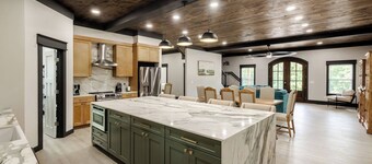 New! Dock! Pool! Hot Tub! Games! 8 Bedroom! Sleeps 16!