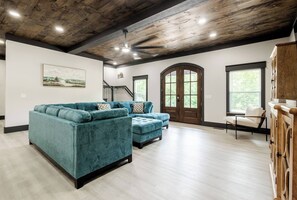 TV - New! Dock! Pool! Hot Tub! Games! 8 Bedroom! (Trigg County)