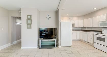 < 1 Mi to Boardwalk: Ocean City Retreat on Canal