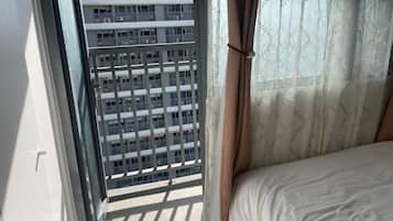 Basic Condo, 1 Bedroom, Balcony, Pool View | Balkoni
