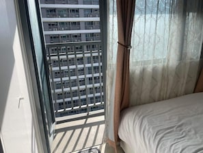 Basic Condo, 1 Bedroom, Balcony, Pool View | Balcony - Fame Residences Mandaluyong by darpm (Mandaluyong)