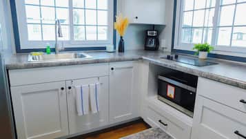 Fridge, microwave, stovetop, coffee/tea maker