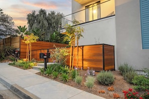 Interior - Modern 5bdr Beach House Near Sunset Cliffs Point View Retreat by Avantstay (San Diego)
