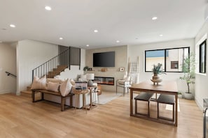 House (5 Bedrooms) | Interior - Point View Retreat by Avantstay Modern Coastal Retreat Near Sunset Cliffs & Ocean Beach (San Diego)