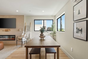 House (5 Bedrooms) | Interior