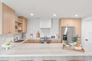 House (5 Bedrooms) | Interior - Modern 5bdr Beach House Near Sunset Cliffs Point View Retreat by Avantstay (San Diego)