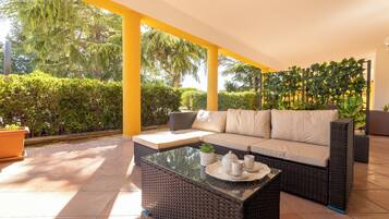 Appartamento, 3 camere da letto, vista giardino | Terrazza/patio