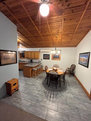 Dining - Entire Home / Cabin - Cozy Cottage Vibes with Fire Pit, Full Kitchen & Garden (Manchester)