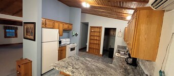 Entire Home / Cabin - Cozy Cottage Vibes with Fire Pit, Full Kitchen & Garden