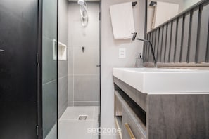 Basic Apartment | Bilik Mandi