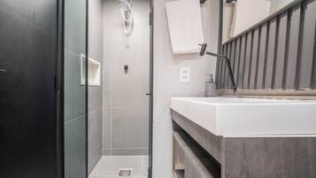 Basic Apartment | Bathroom