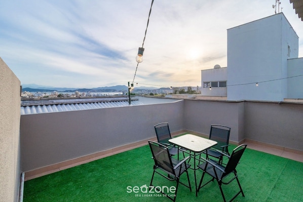 Basic Apartment | Tempat makan luar