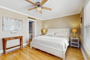 6 bedrooms, internet, bed sheets