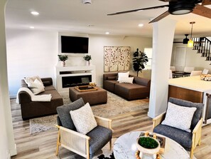 Smart TV, fireplace