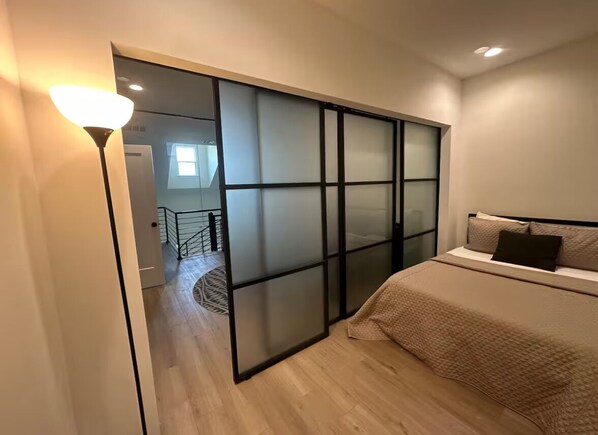 2 chambres, fer et planche à repasser, Wi-Fi, draps fournis