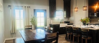 Charming 3-bedroom farmhouse with WiFi, AC in scenic Valley View