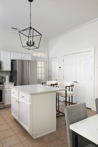 Welcome to Healing House, a charming 3-bedroom house with WiFi, AC, free parking