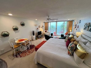 1 chambre, fer et planche à repasser, Wi-Fi gratuit, draps fournis