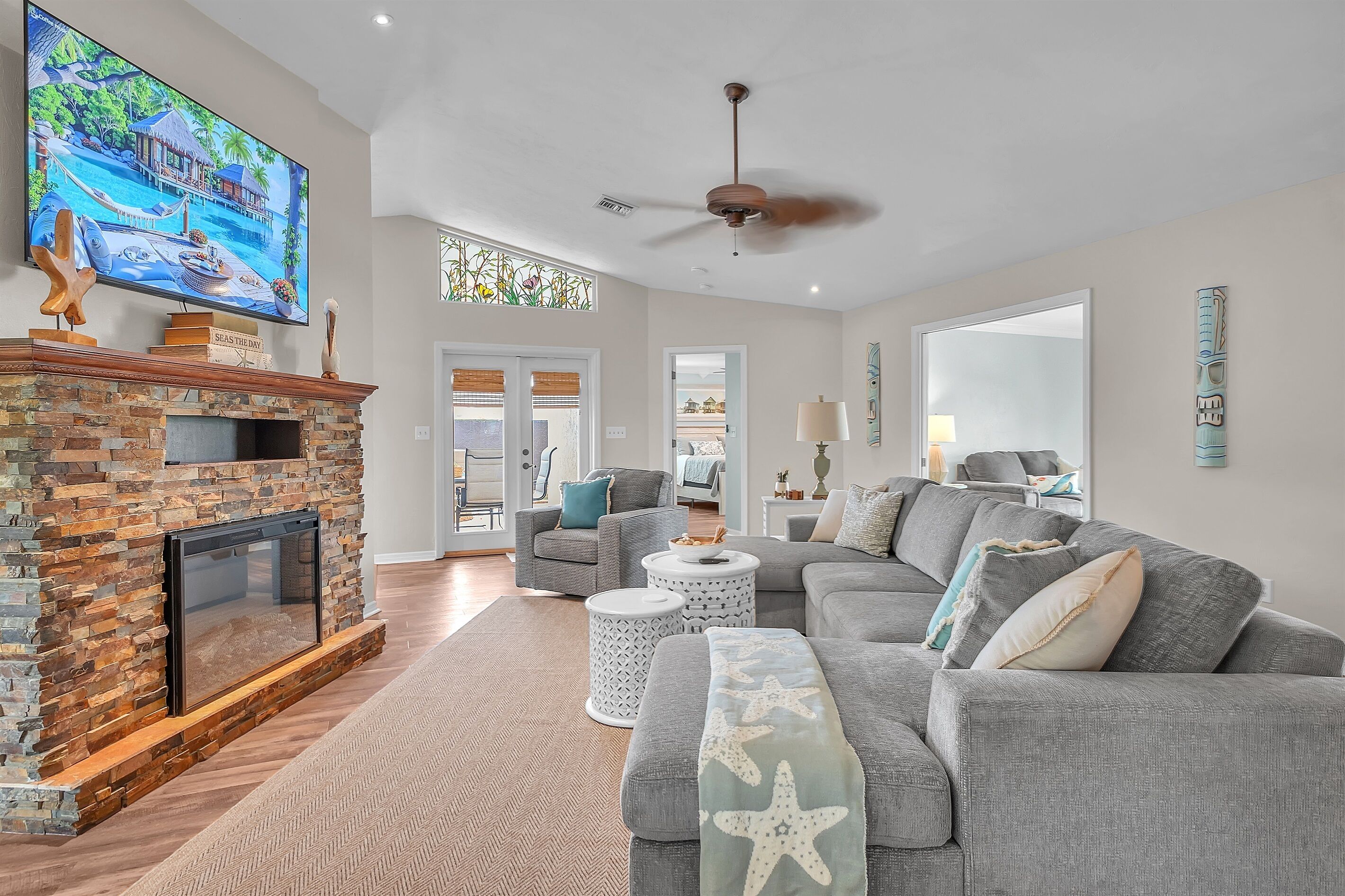 Smart TV, fireplace, books, offices