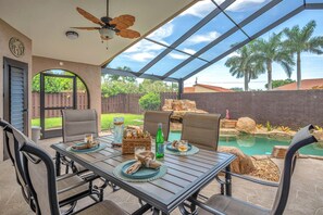 屋外ダイニングエリア