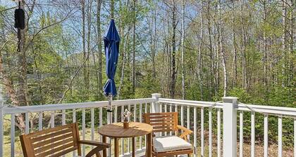 Cozy coastal 2-bedroom cottage, short walk to Goose Rocks Beach.