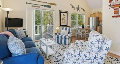 Cozy coastal 2-bedroom cottage, short walk to Goose Rocks Beach.