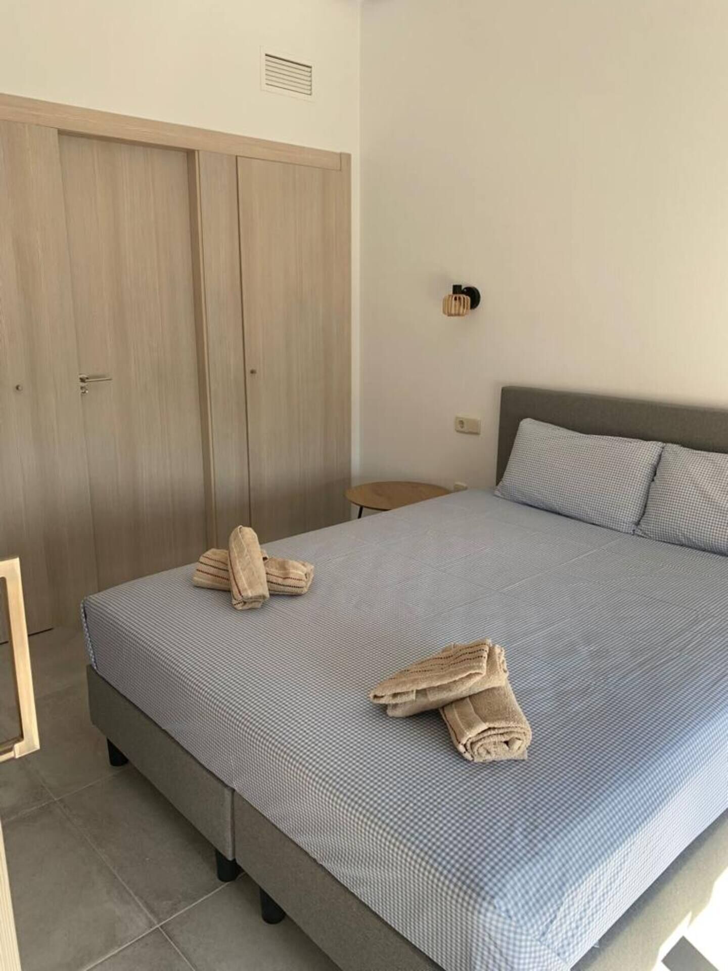 1 slaapkamer, een strijkplank/strijkijzer, gratis wifi, beddengoed