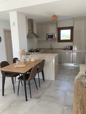 Fridge, microwave, oven, stovetop - Quietly located apartment Casa Lily (Xeresa)