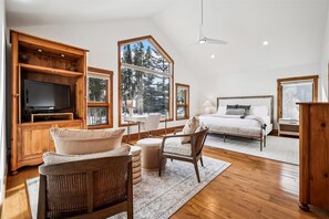5 bedrooms, desk, iron/ironing board, free WiFi - New Listing-Ski Inn: Beautiful large ski-in/ski-out home with amenities galore! (Breckenridge)