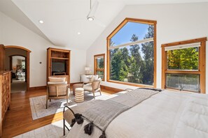 5 Schlafzimmer, Schreibtisch, Bügeleisen/Bügelbrett, kostenloses WLAN