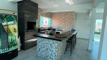 Micro-ondes, four, plaque de cuisson