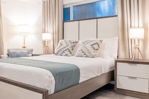 4 bedrooms, iron/ironing board, travel crib, free WiFi - Olam Villa | Heated Pool | Cinema & GameRoom (Naples)