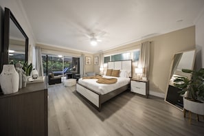 4 bedrooms, iron/ironing board, travel crib, WiFi (free) - Olam Villa | Heated Pool | Cinema & GameRoom (Naples)