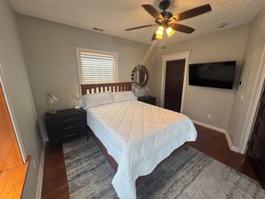 5 bedrooms, iron/ironing board, free WiFi, bed sheets - Spacious 5BR/4BA Home - Close To Everything! (Indianapolis)