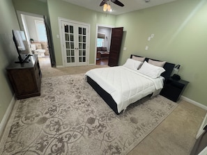 5 bedrooms, iron/ironing board, free WiFi, bed sheets - Spacious 5BR/4BA Home - Close To Everything! (Indianapolis)