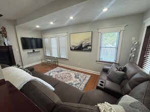Smart TV - Spacious 5BR/4BA Home - Close To Everything! (Indianapolis)