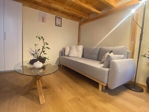 Apartment, 2 Bedrooms, Smoking, Patio | Living room