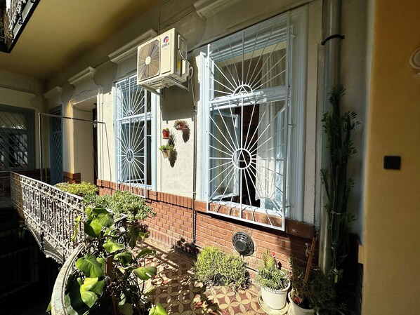 Apartment, 2 Bedrooms, Smoking, Patio | Exterior detail