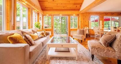Lakeside Retreat with Hot Tub and Bunkie. Sleeps 10
