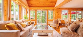 Lakeside Retreat with Hot Tub and Bunkie. Sleeps 10