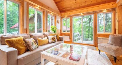 Lakeside Retreat with Hot Tub and Bunkie. Sleeps 10